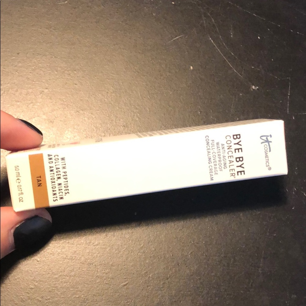 It Cosmetics Bye Bye Concealer in Tan